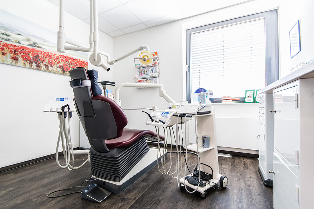 Zahnärztin Velbert - Dr. Freytag - ein Behandlungszimmer der Praxis