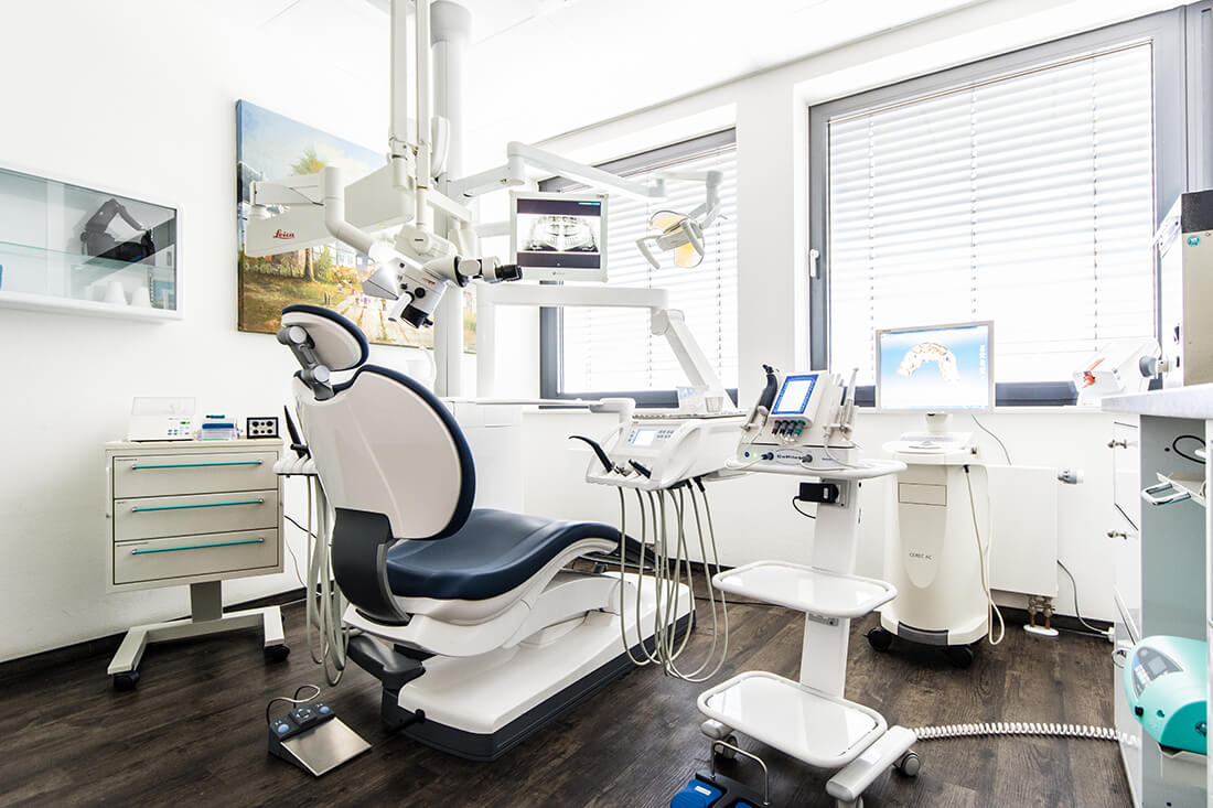 Zahnärztin Velbert - Dr. Freytag - ein Behandlungszimmer der Praxis
